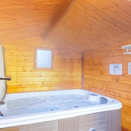 בית נופש Chiberta, Avec Jacuzzi, 3 Pieces אנגלה